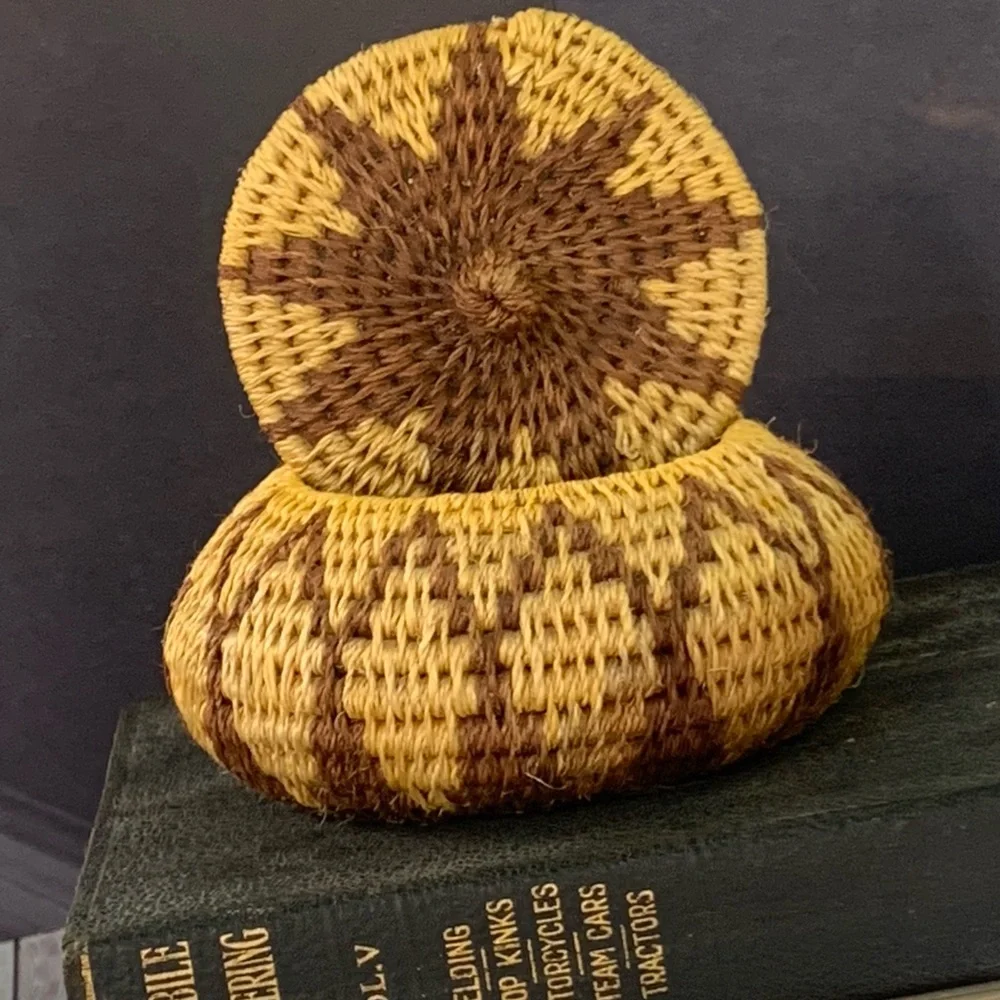 Zienzele Zimbabwean African Handmade Hand Crafted Basket With Lid 2 Inches tall